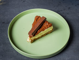 Kitkat Baked Cheesecake Slice